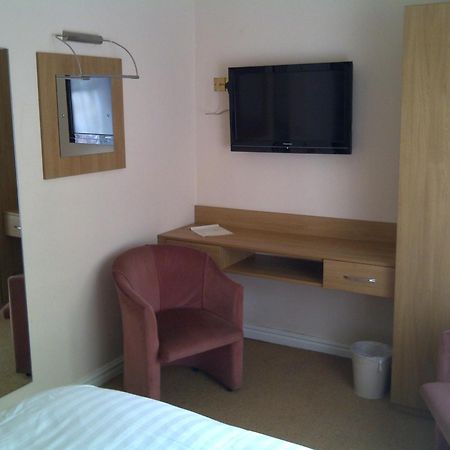 The Queensgate Hotel Питерборо Екстериор снимка