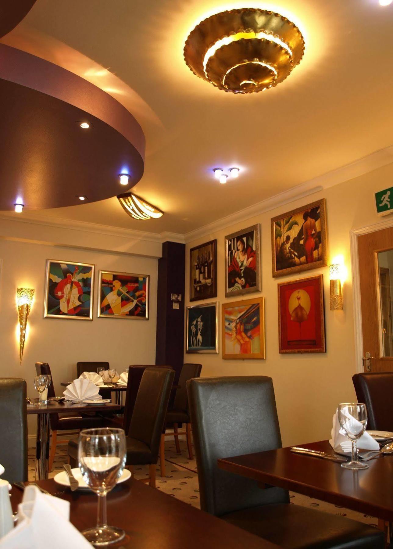 The Queensgate Hotel Питерборо Екстериор снимка