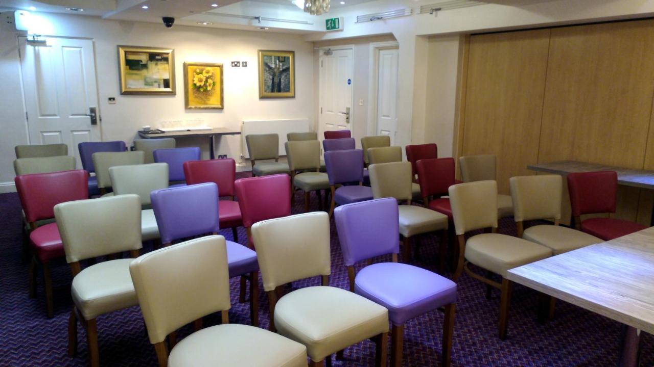 The Queensgate Hotel Питерборо Екстериор снимка